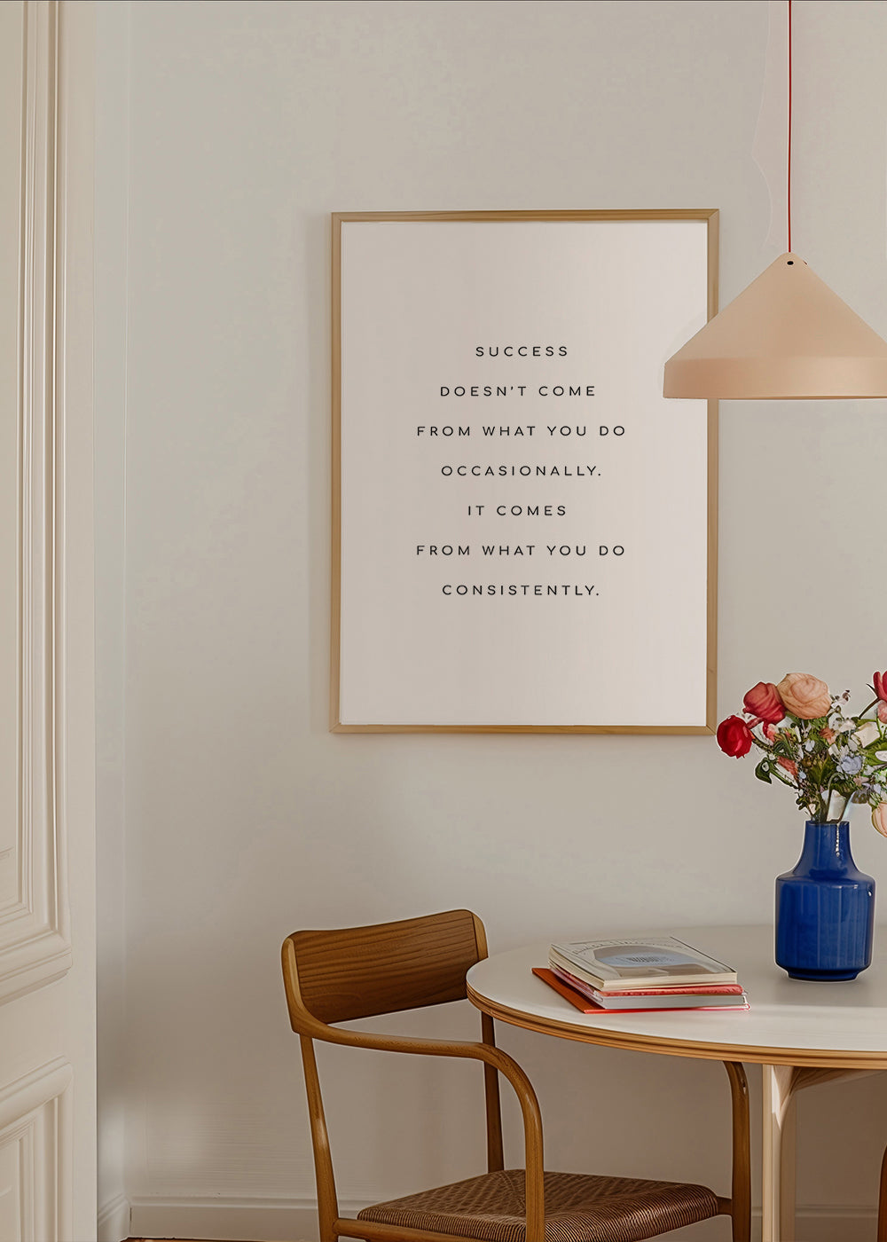 Minimalistisk plakat med centreret motiverende citat