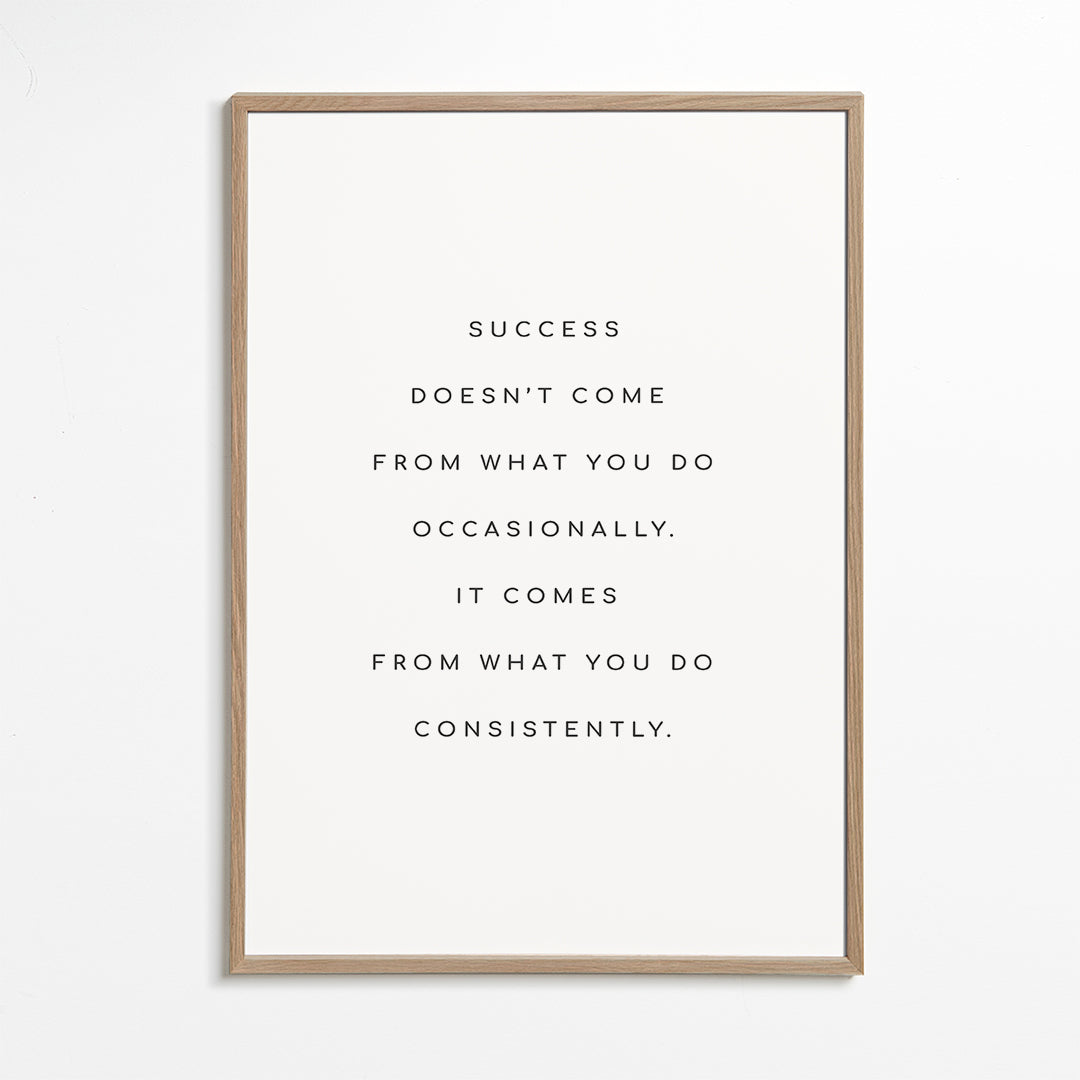 Minimalistisk plakat med centreret motiverende citat