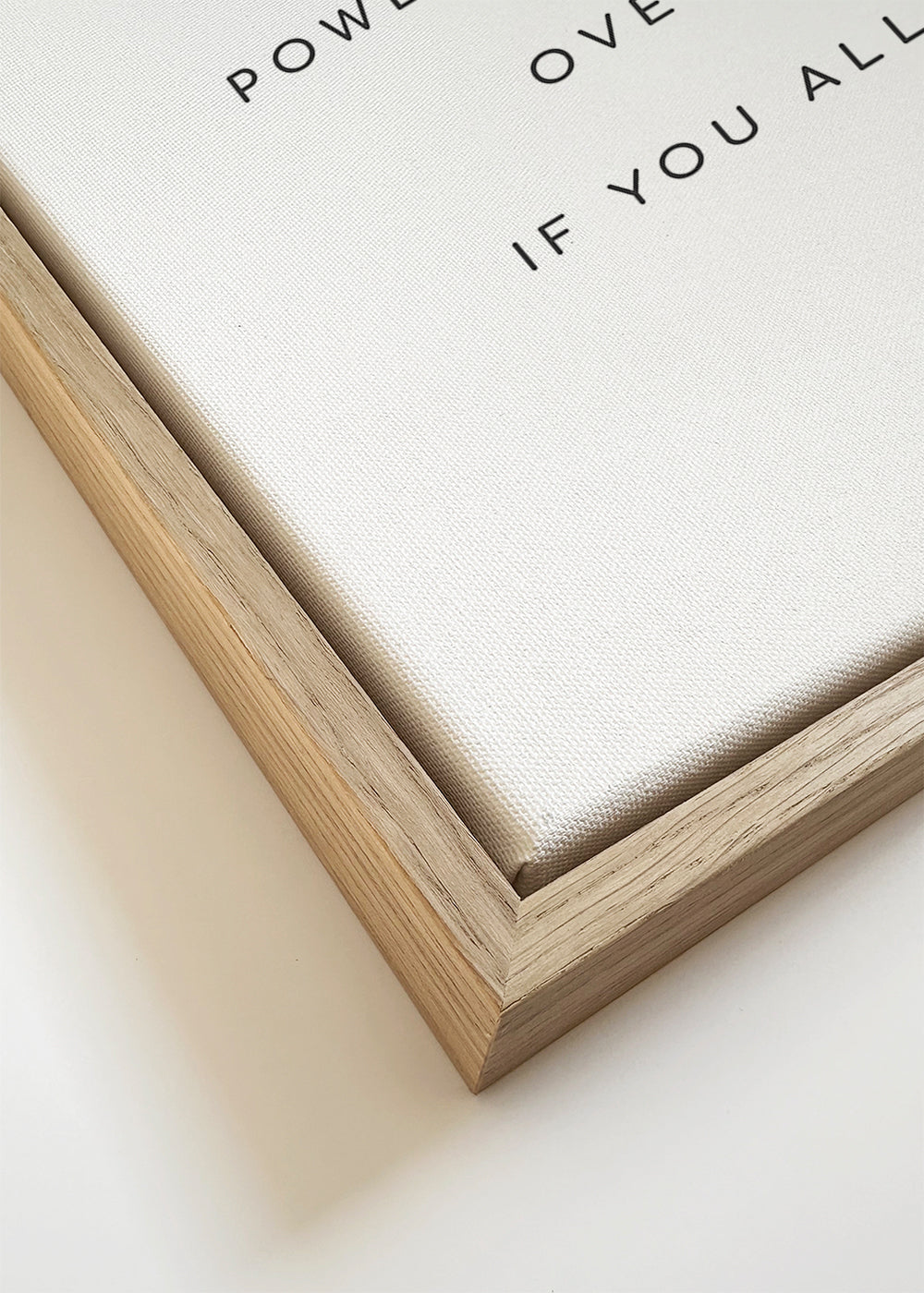 Minimalistisk plakat med centreret citat