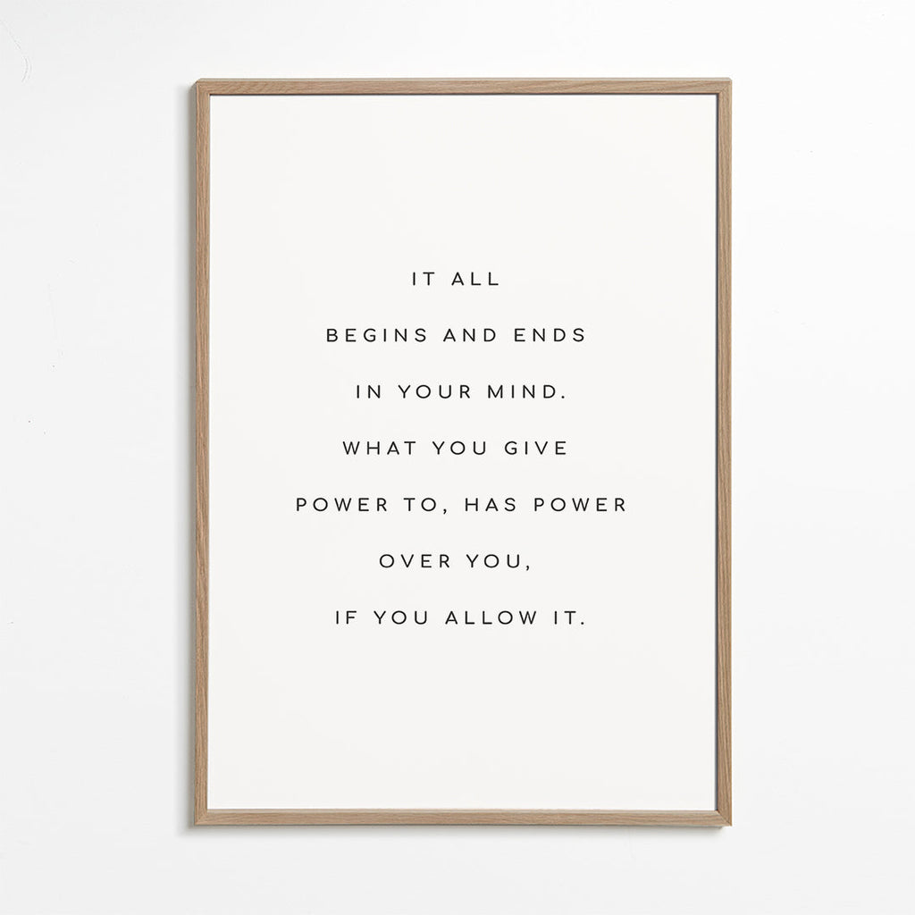 Minimalistisk plakat med centreret citat