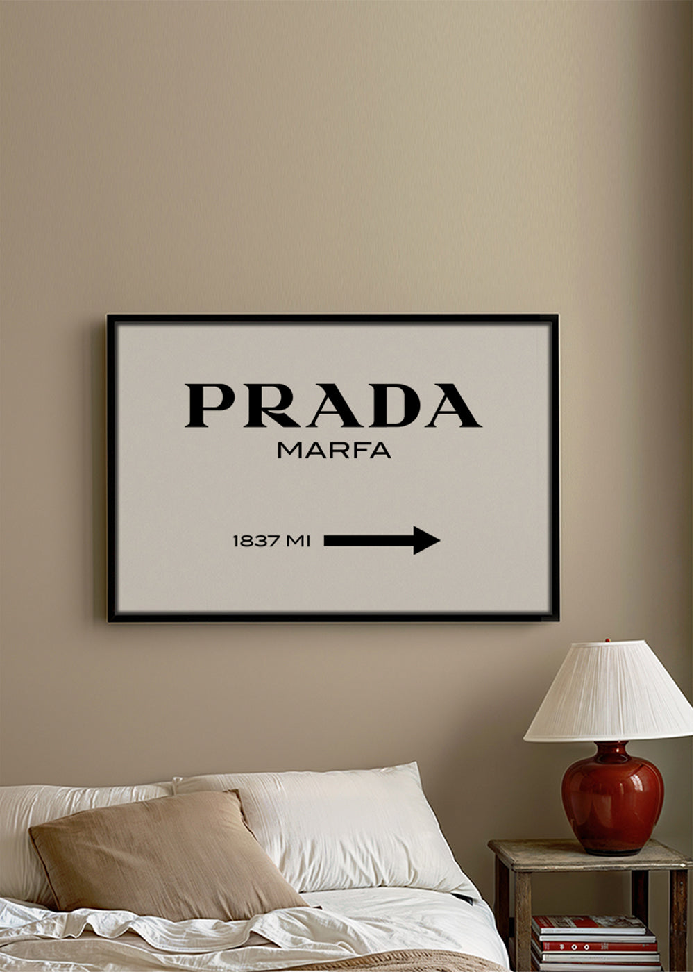 Rejseplakat med Prada Marfa typografi
