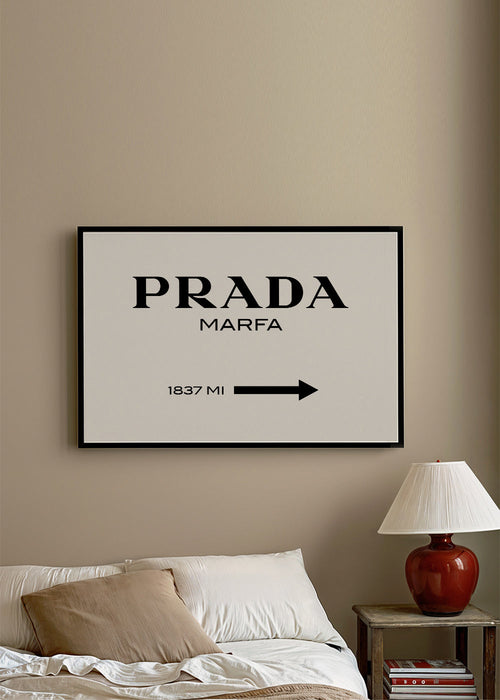 Rejseplakat med Prada Marfa typografi