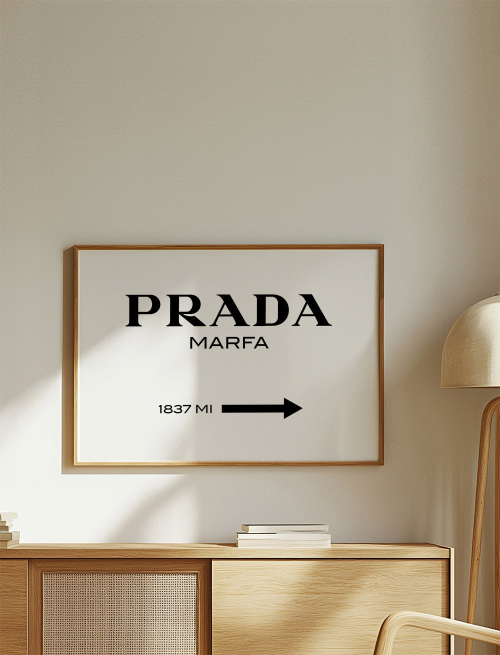 Rejseplakat med Prada Marfa typografi