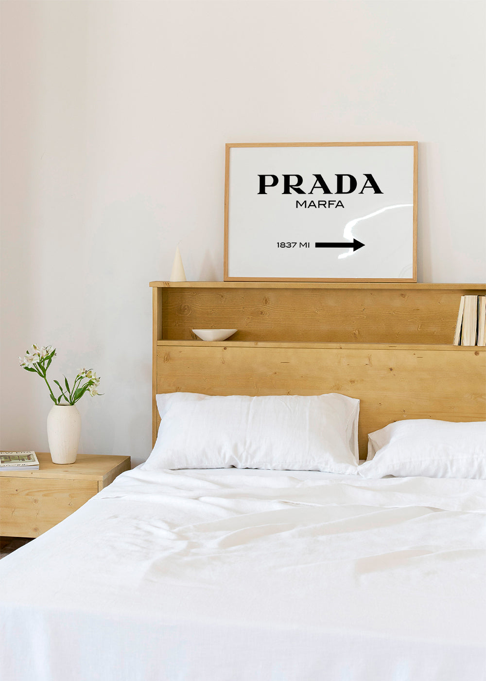 Rejseplakat med Prada Marfa typografi