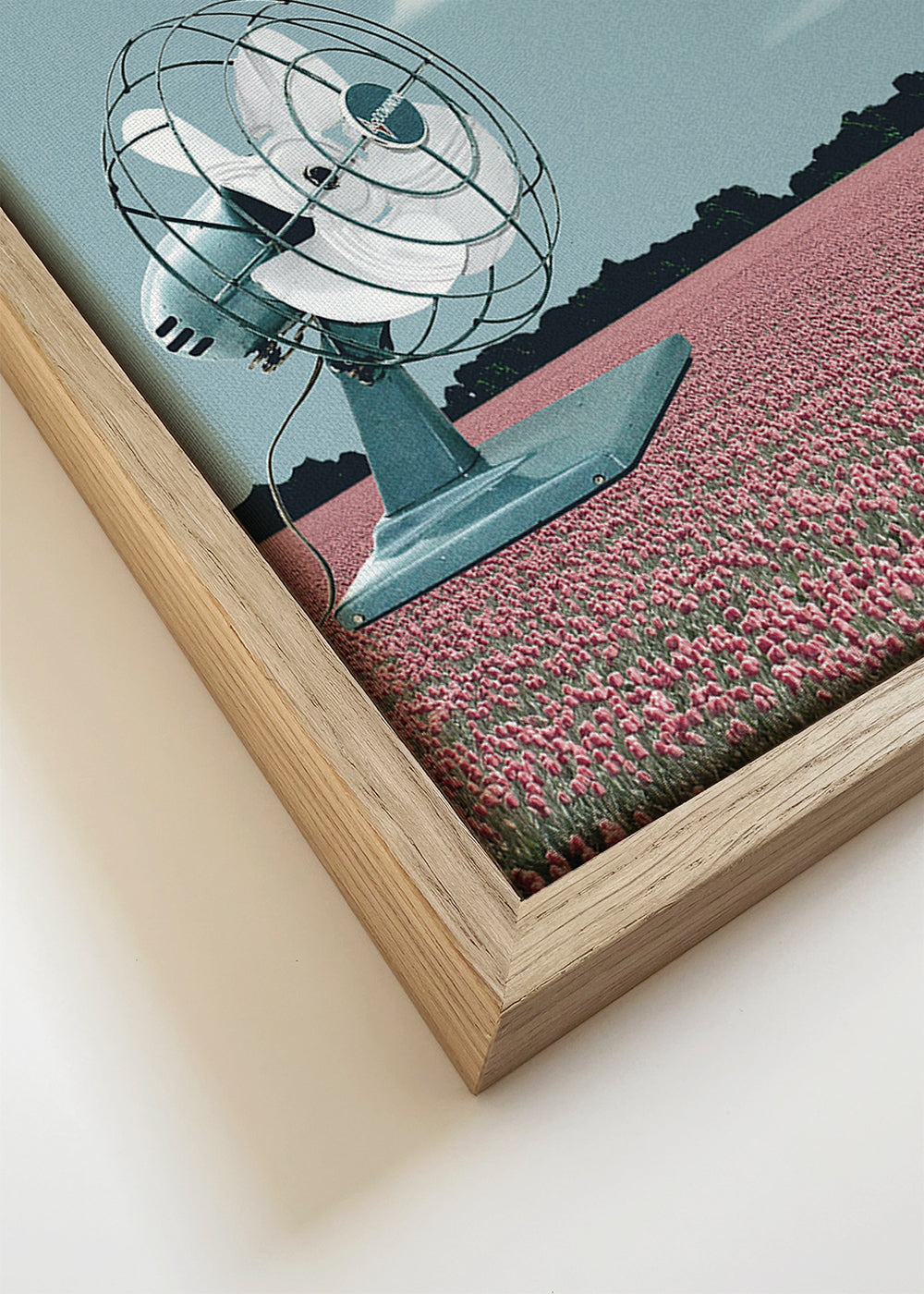 Illustration papirflyver over lyserødt mark