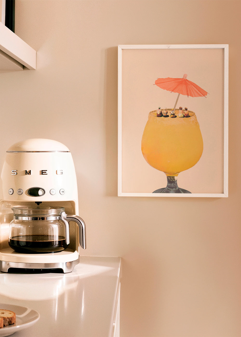 Køkkenkunst: cocktail med miniaturer ved kant