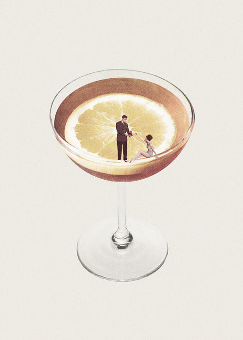 Køkkenkunst med cocktailglas og citron