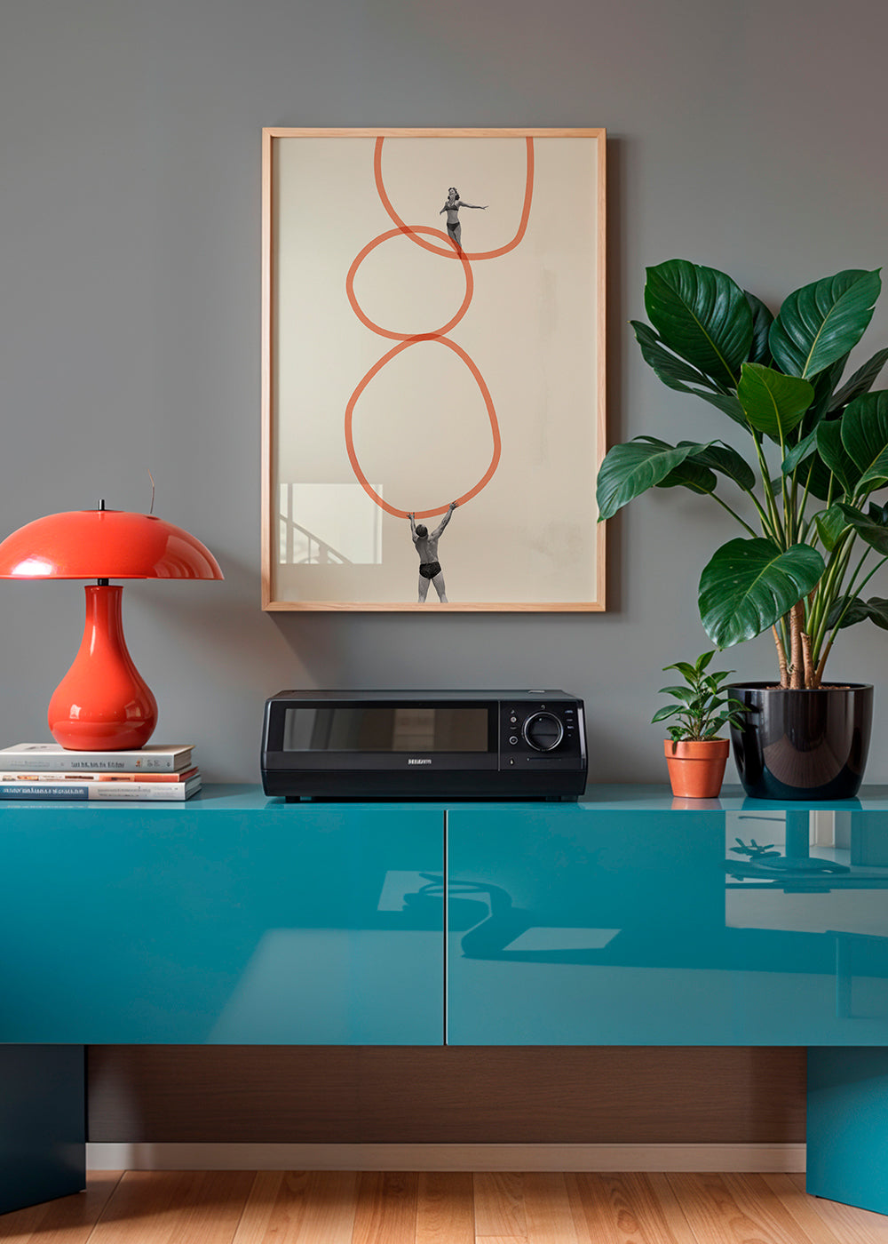 Minimalistisk billede med figurer og orange ringe
