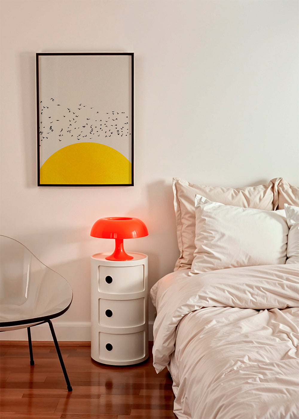Illustration af flok over minimalistisk sol