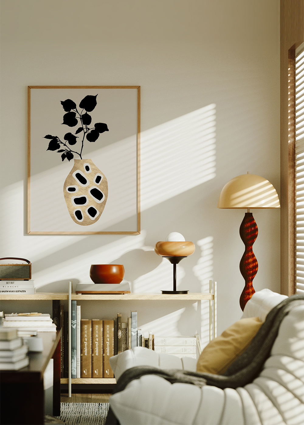 Botanisk plakat med gyldent vase og silhuetblade