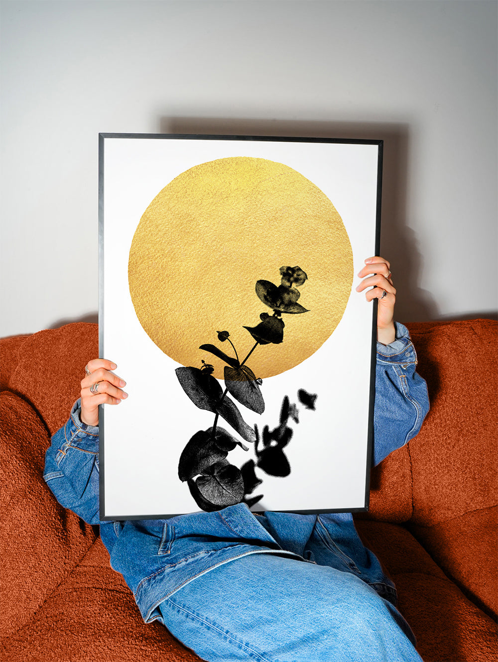 Botanisk plakat: blad-silhuet og gyldent sol