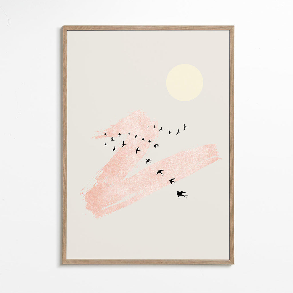 Illustration af flyvende fugle med rosa penselstrøg