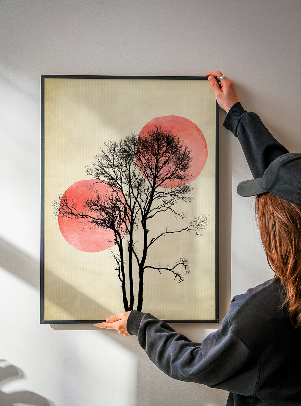 Botanisk plakat træ i silhuet med koralmåner