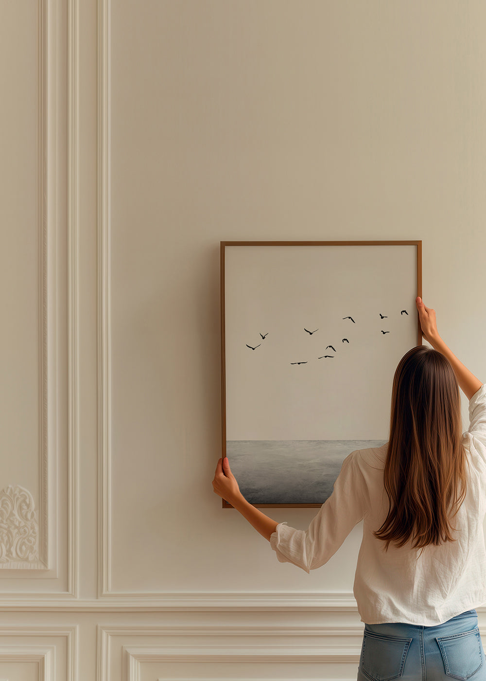Minimalistisk print med flyvende fugle over rolig horisont