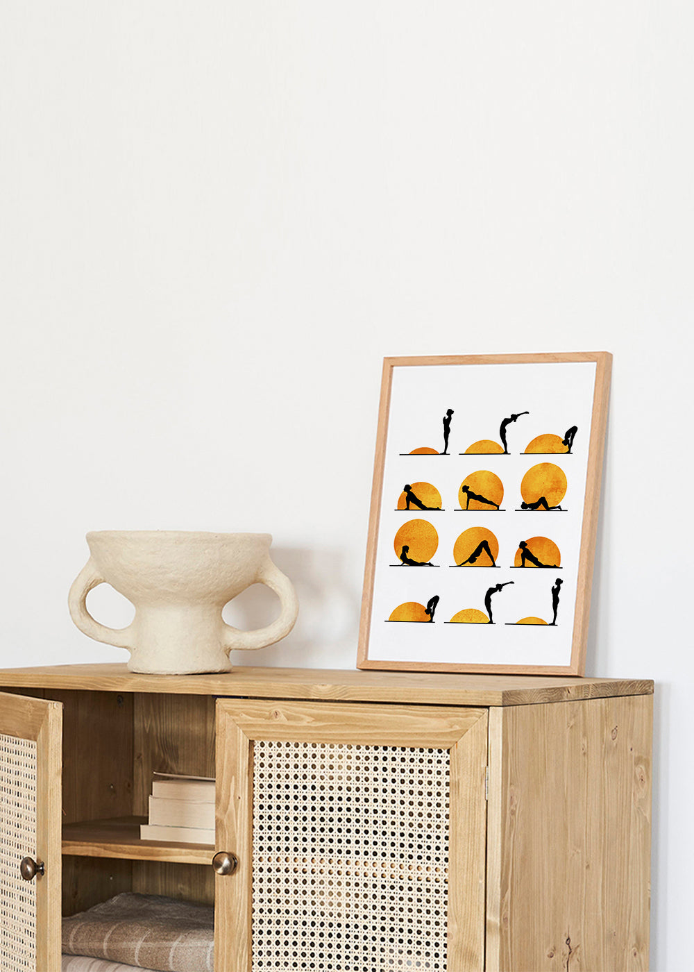 Afslappende yoga-design med sol-silhuetter