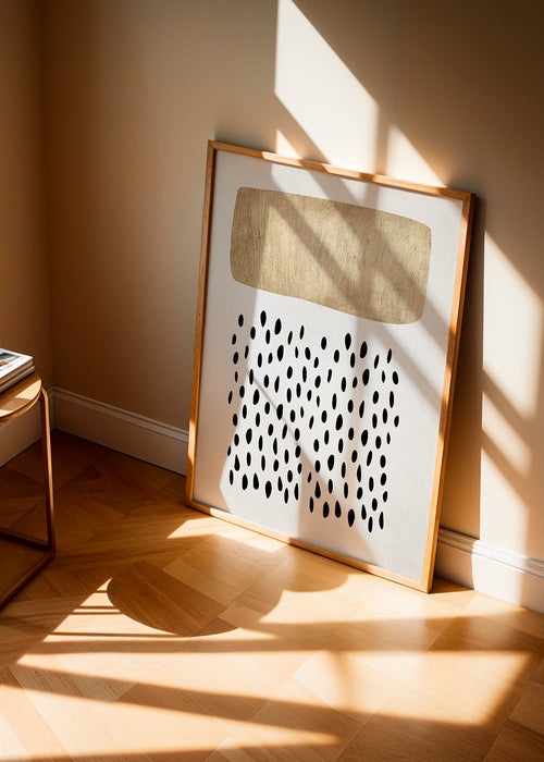 Minimalistisk design med gyldent blok og sorte motiver