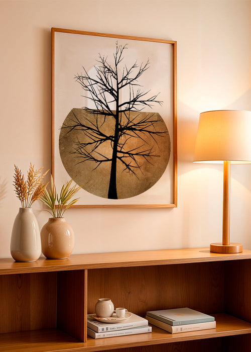 Botanisk plakat med træ-silhuet og gyldent disk
