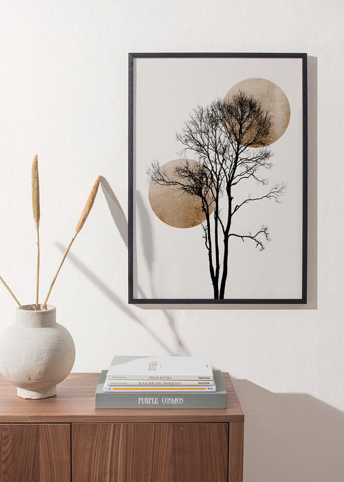 Botanisk plakat: træ-silhuet med gyldne skiver