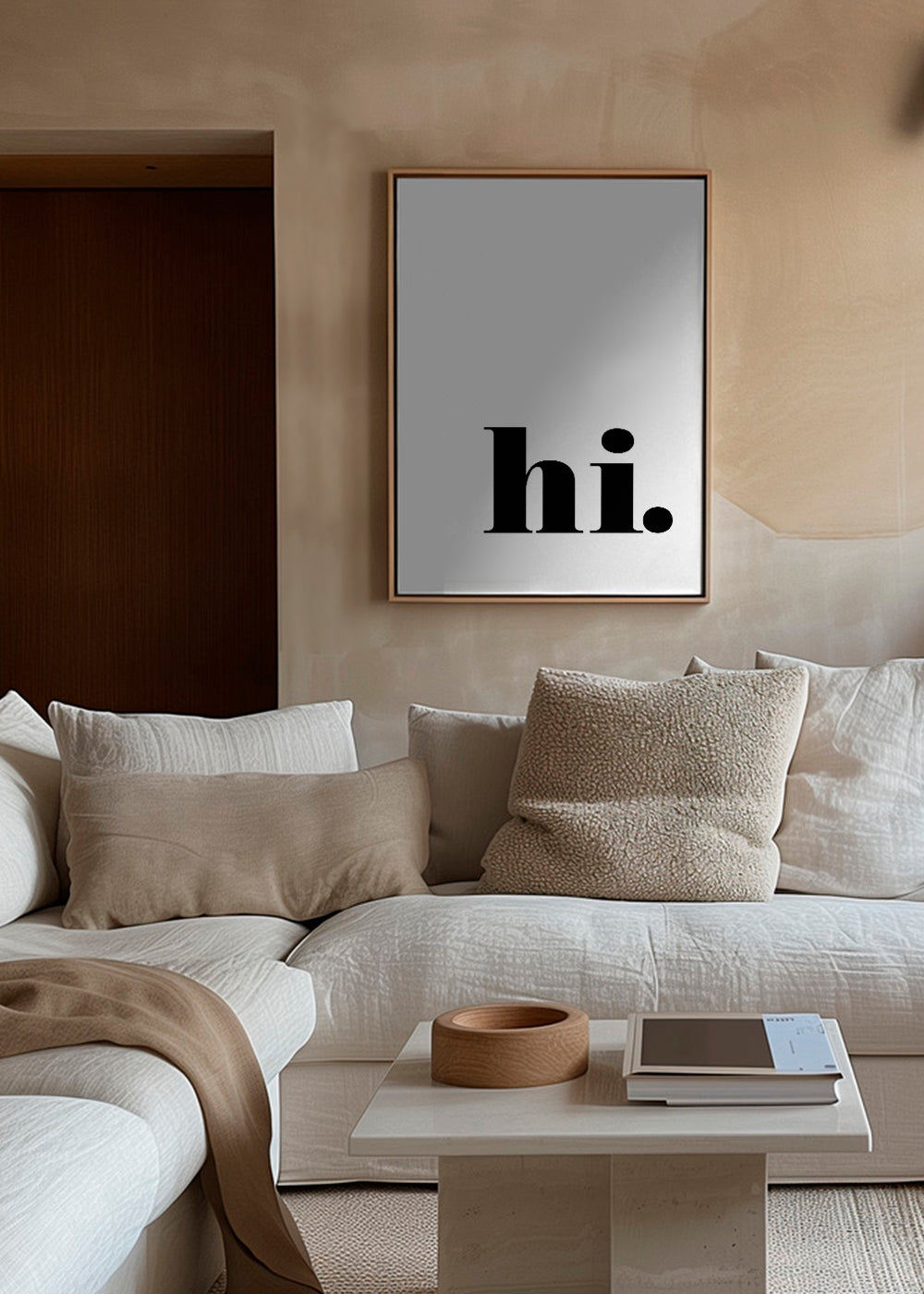 Minimalistisk design med 'hi.' i nederste hjørne