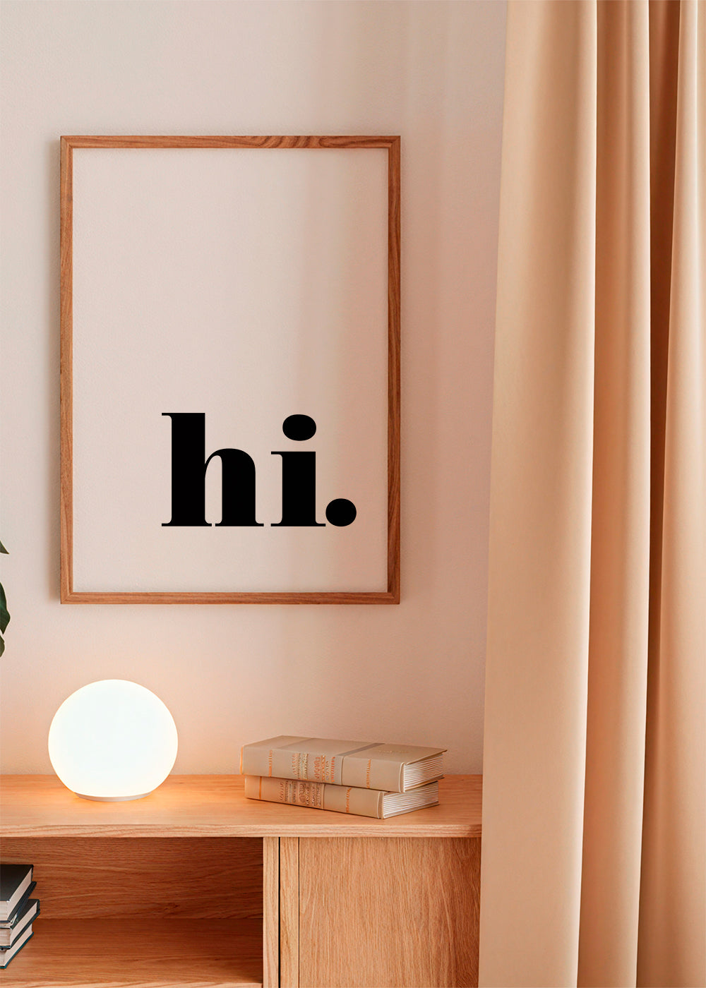 Minimalistisk design med 'hi.' i nederste hjørne