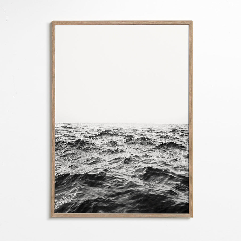 Sort-hvidt hav: bevægende bølger