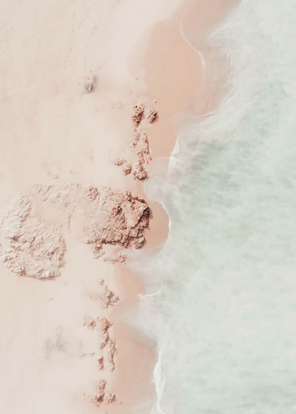 Landskabskunst: kyst fra luften med rosa sand