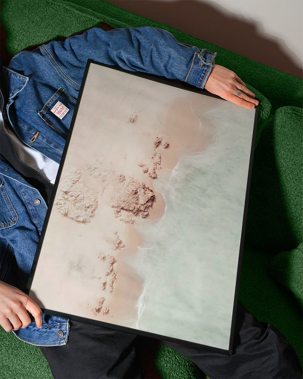 Landskabskunst: kyst fra luften med rosa sand