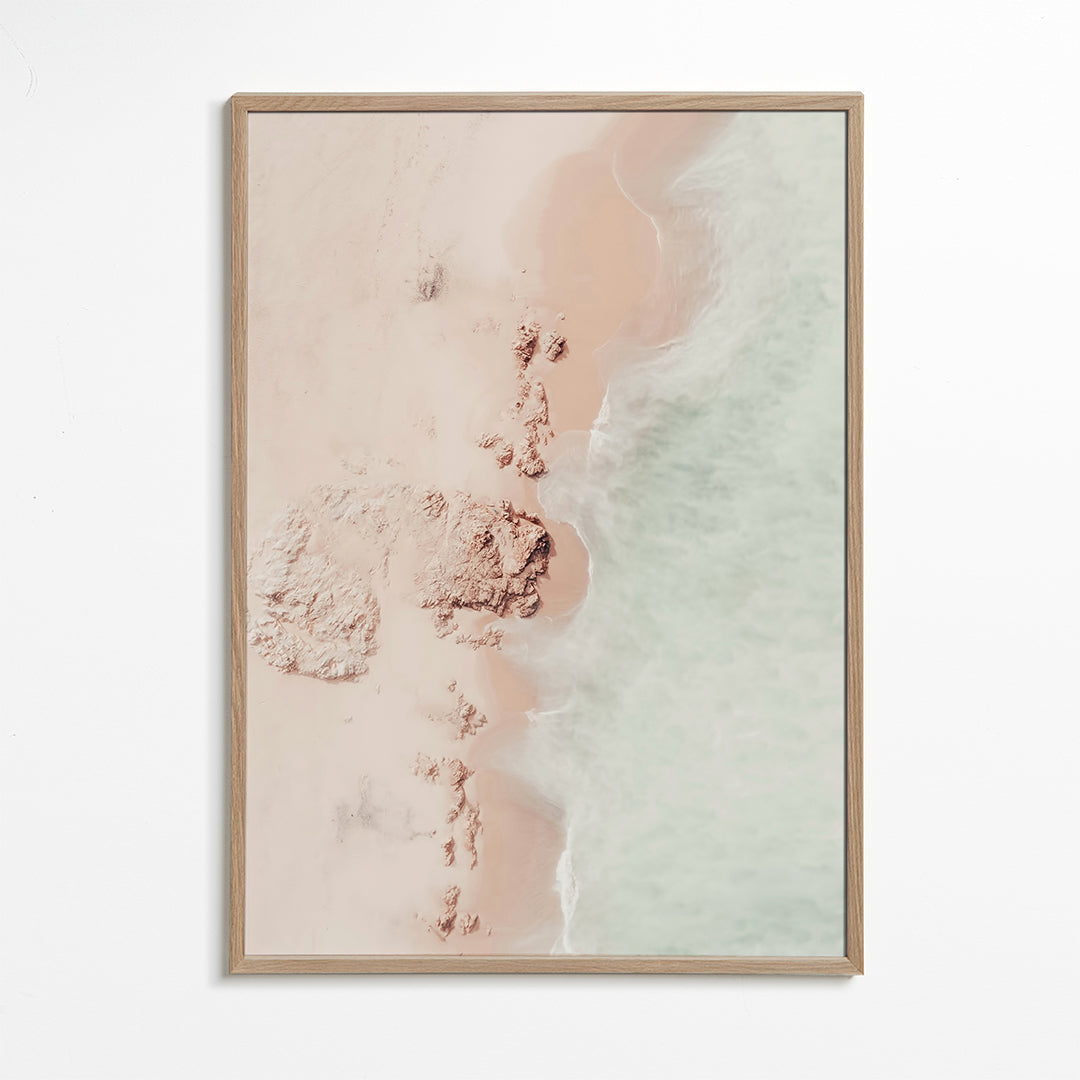 Landskabskunst: kyst fra luften med rosa sand