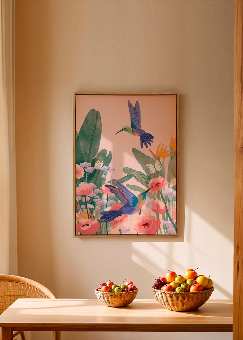 Botanisk plakat med kolibrier og blomster på lyserød baggrund