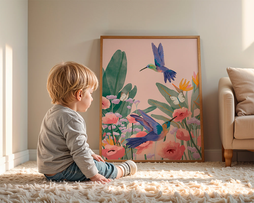 Botanisk plakat med kolibrier og blomster på lyserød baggrund