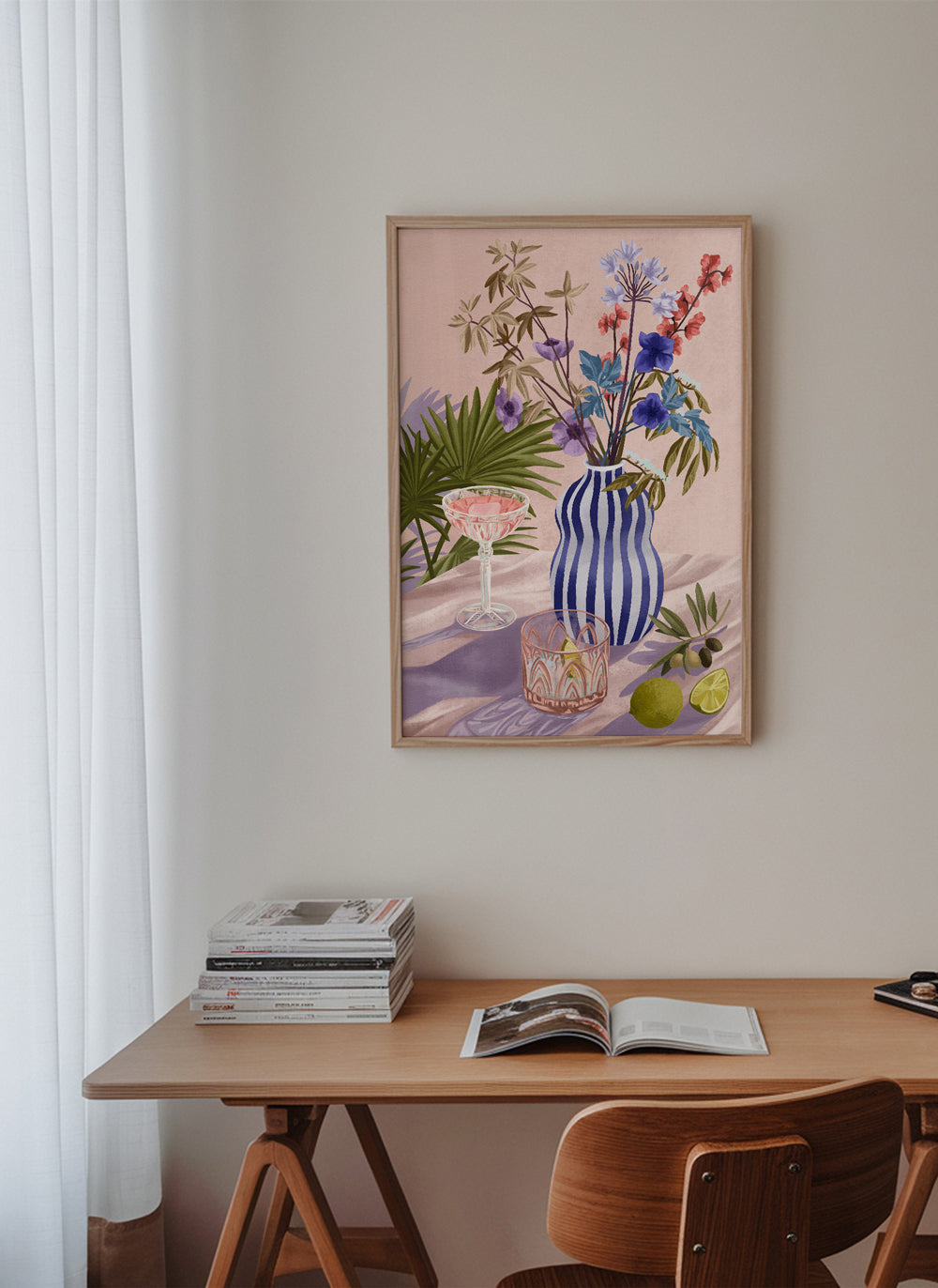 Botanisk plakat: blomster i stribet vase