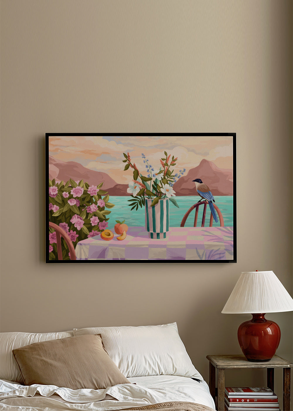 Botanisk plakat med vase og frugt ved havet
