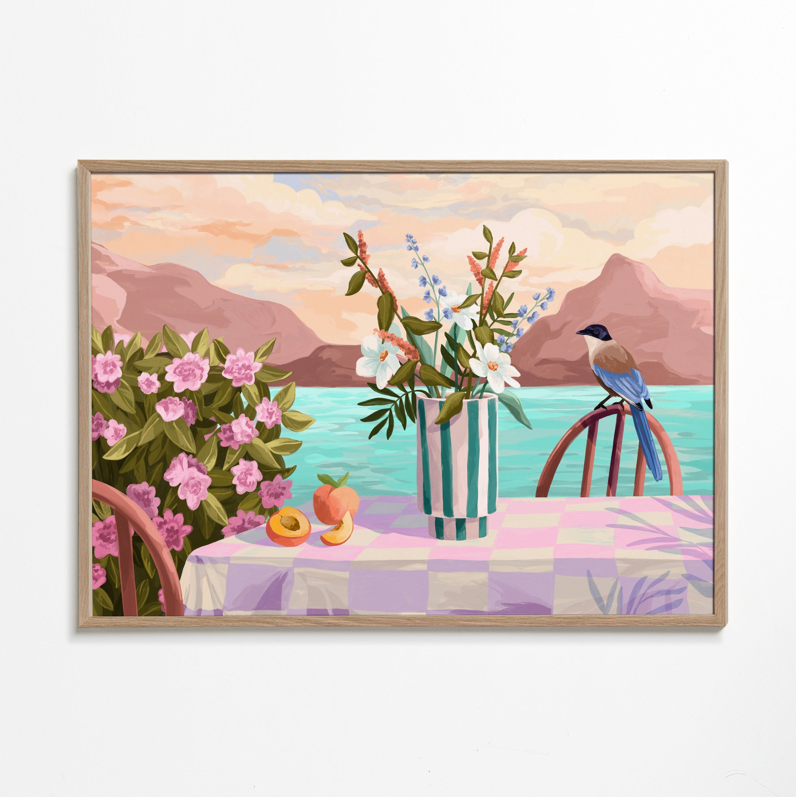 Botanisk plakat med vase og frugt ved havet