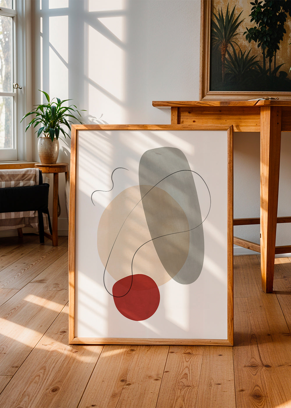Abstrakt billede med organiske former i beige og grå