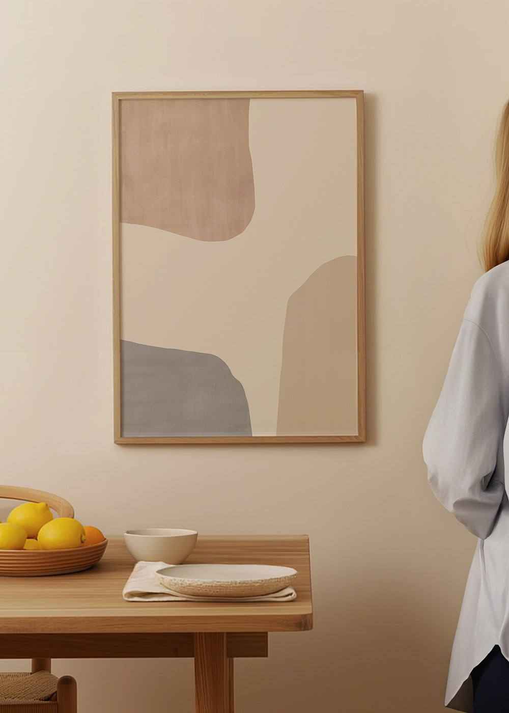 Abstrakt billede med beige organiske former