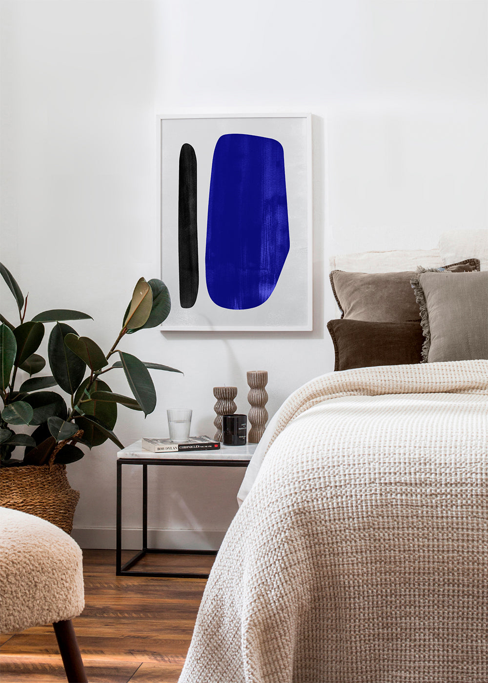 Abstrakt kunst med blå vertikal form