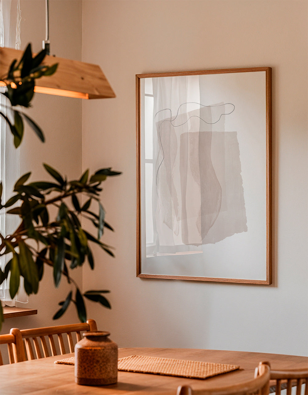 Abstrakt billede med neutrale strøg og minimal linje