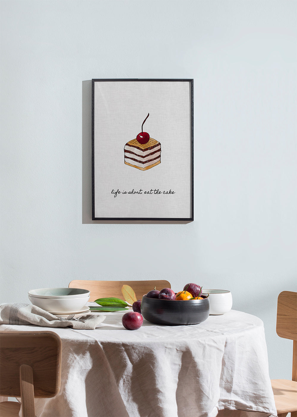 Køkkenkunst med kage og kirsebær