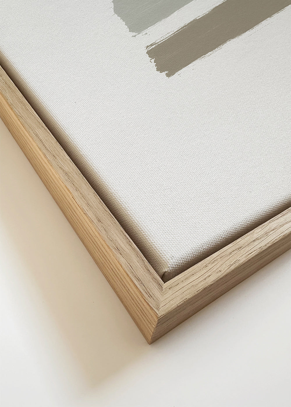 Minimalistisk tryk med blå og taupe striber