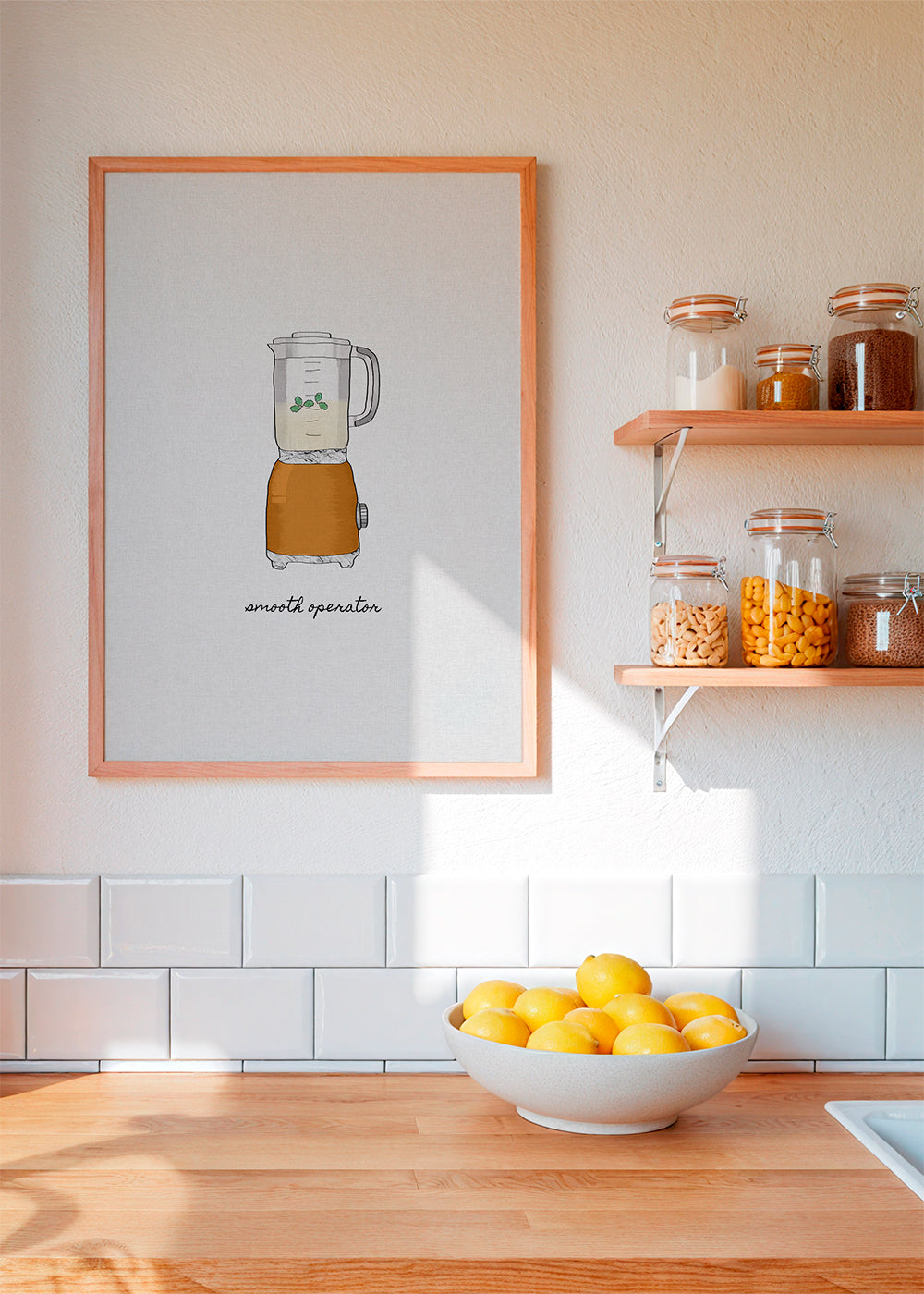 Køkkenkunst med orange blender