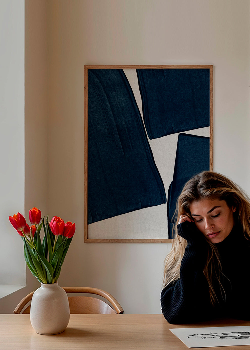 Minimalistisk billede i blåt med organiske former