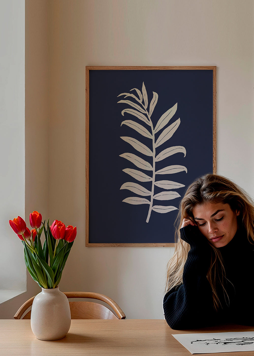 Botanisk plakat: palmeblad på dybblå baggrund