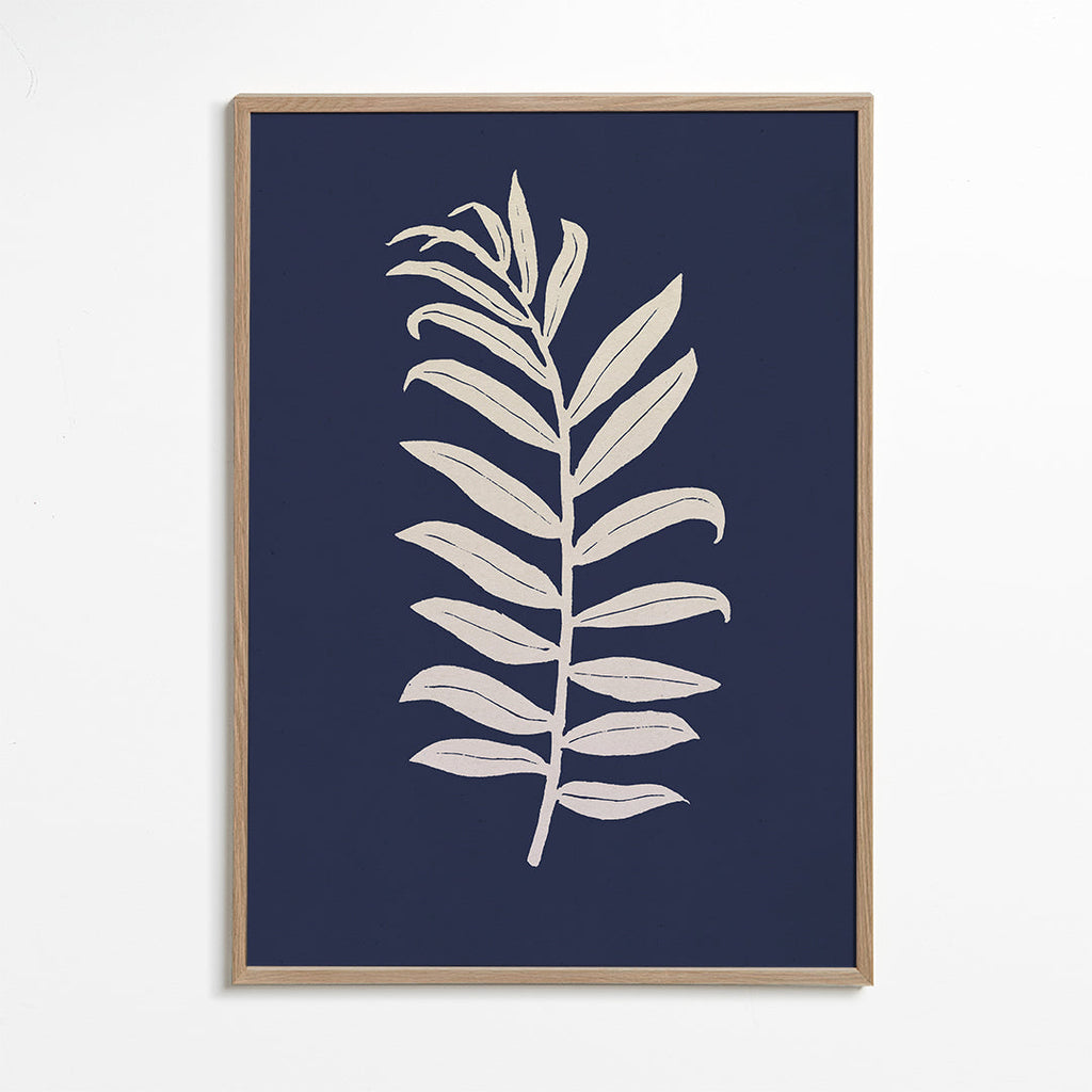 Botanisk plakat: palmeblad på dybblå baggrund