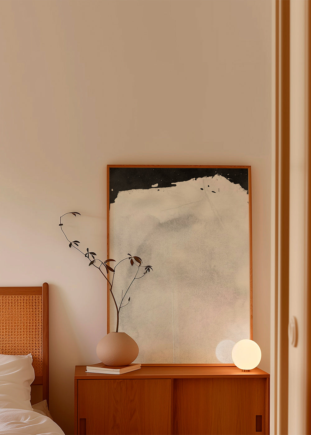 Sort-hvid kunst med minimalistisk vaskestruktur