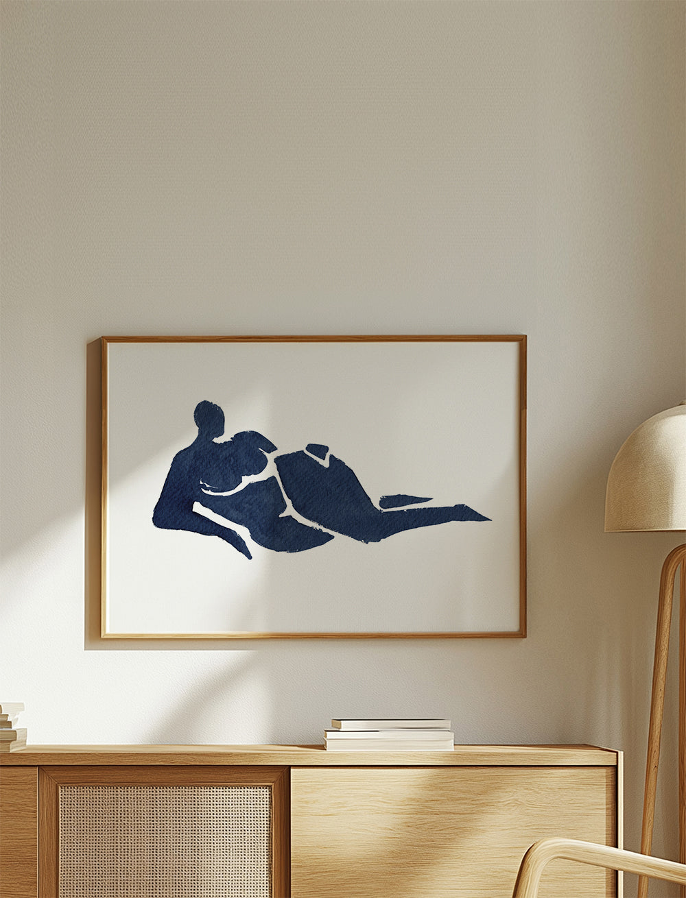 Abstrakt kunst: liggende figur i blå