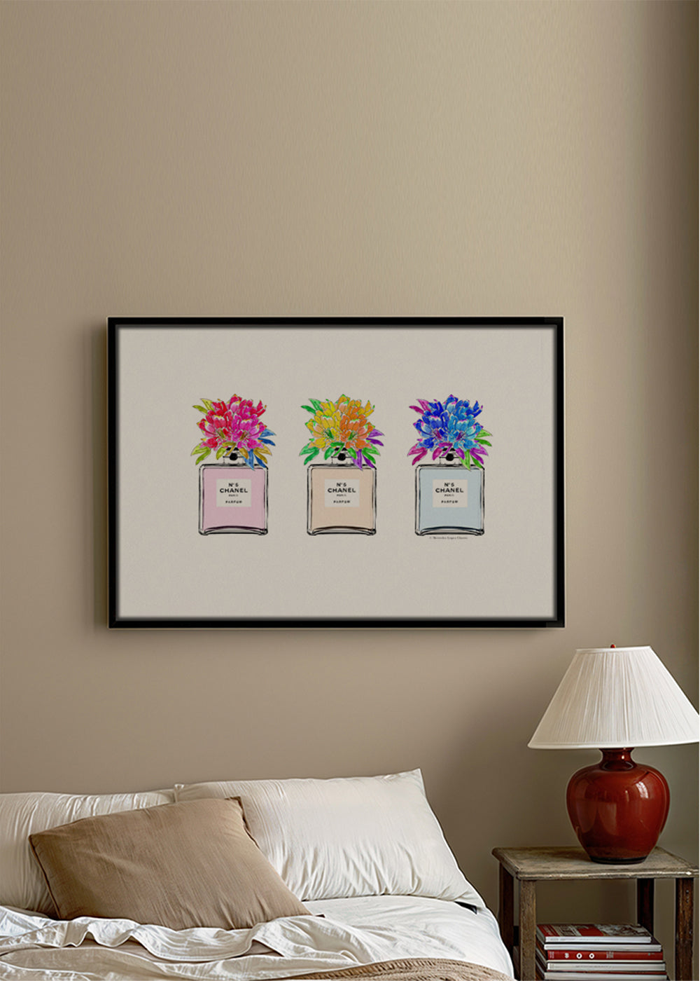 Illustration af parfume flasker med blomster