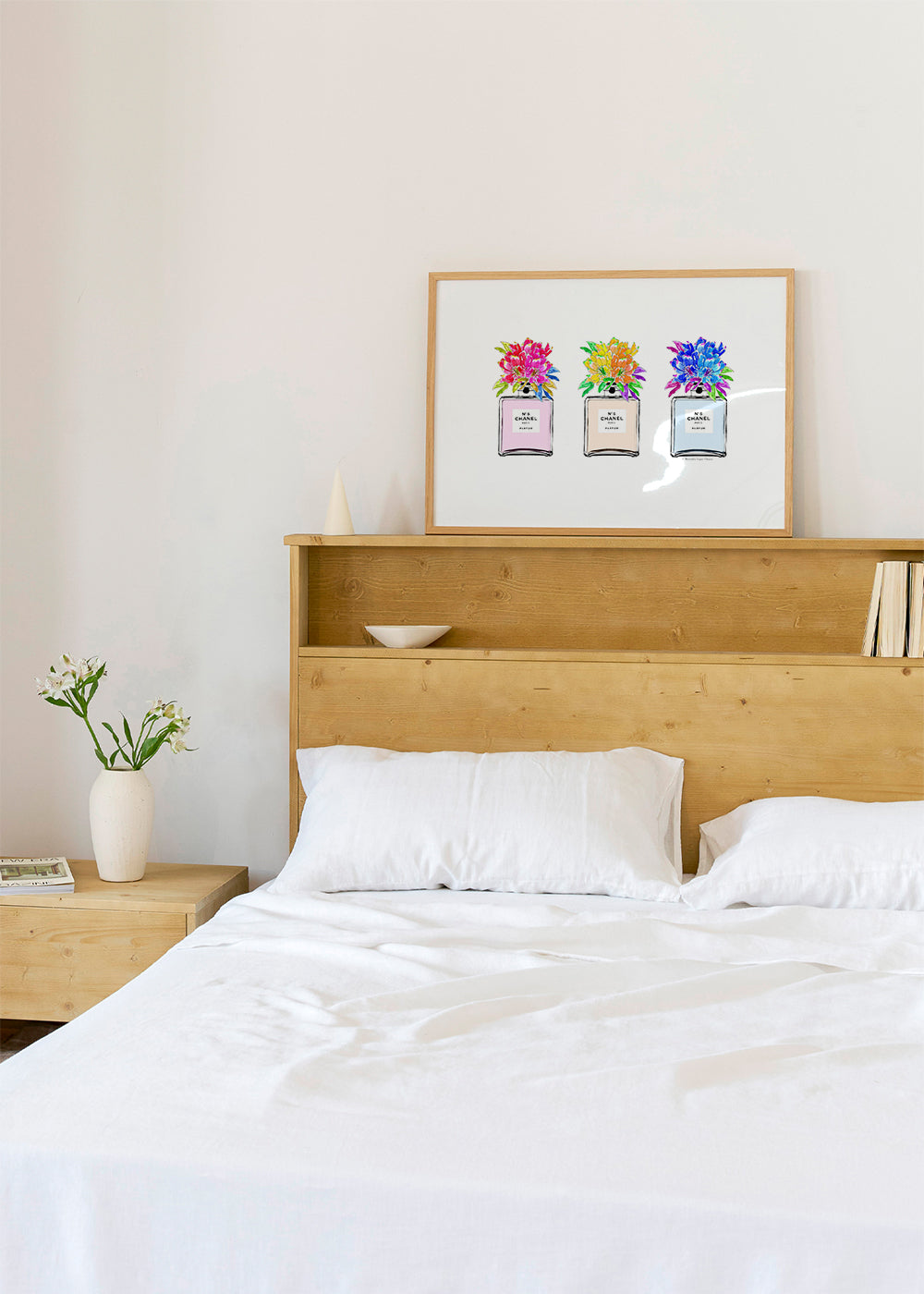 Illustration af parfume flasker med blomster