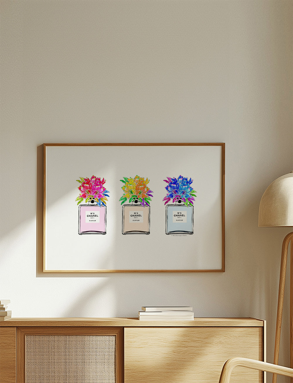 Illustration af parfume flasker med blomster