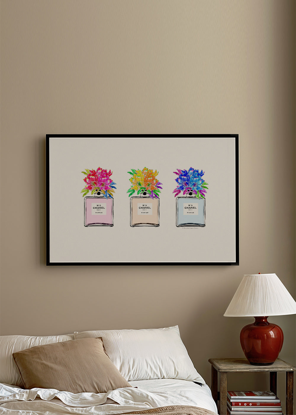 Illustration af parfume flasker med blomster
