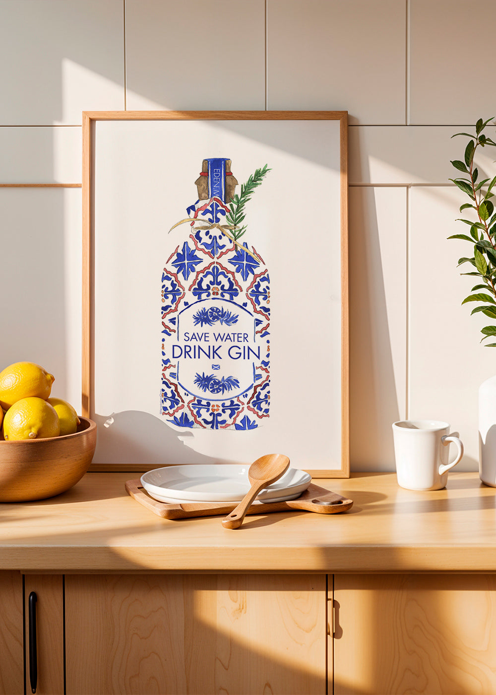 Køkkenkunst: gin-flaske med flisemotiv